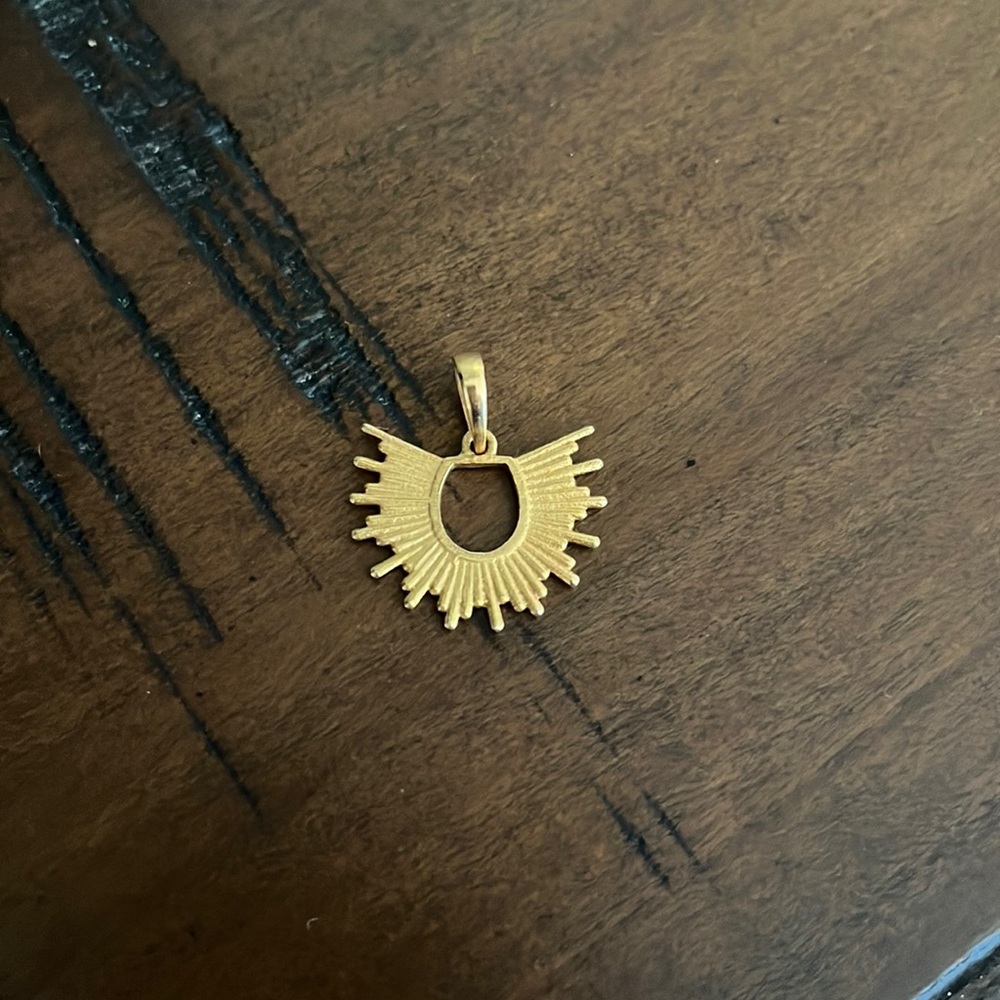 Three Sisters Jewelry Radiant Love Pendant